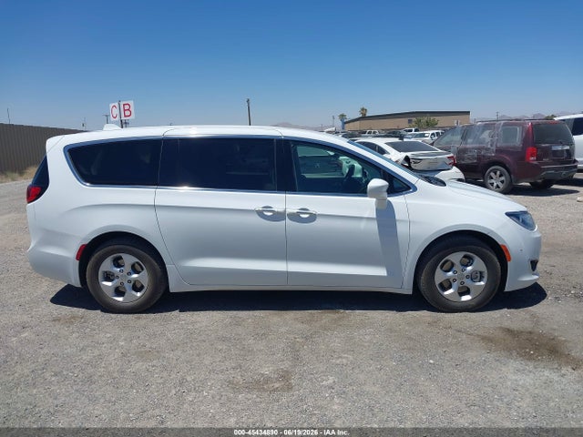 Chrysler Pacifica Hybrid Touring Plus 2017 2C4RC1H7XHR797428 Image 13