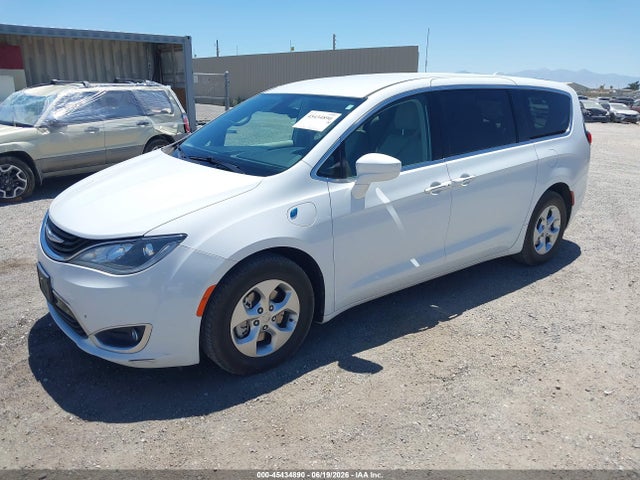 Chrysler Pacifica Hybrid Touring Plus 2017 2C4RC1H7XHR797428 Image 2