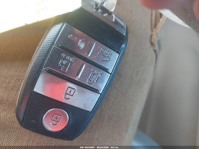 KIA SEDONA LX 2017 KNDMB5C18H6253332 Image 11