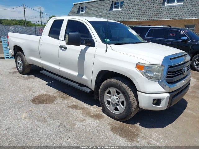Продаж на аукціоні авто 2017 Toyota Tundra Sr 5.7l V8, vin: 5TFCY5F12HX021910, номер лоту: 45435028