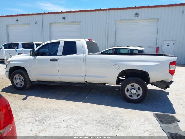 Продаж на аукціоні авто 2017 Toyota Tundra Sr 5.7l V8, vin: 5TFCY5F12HX021910, номер лоту: 45435028