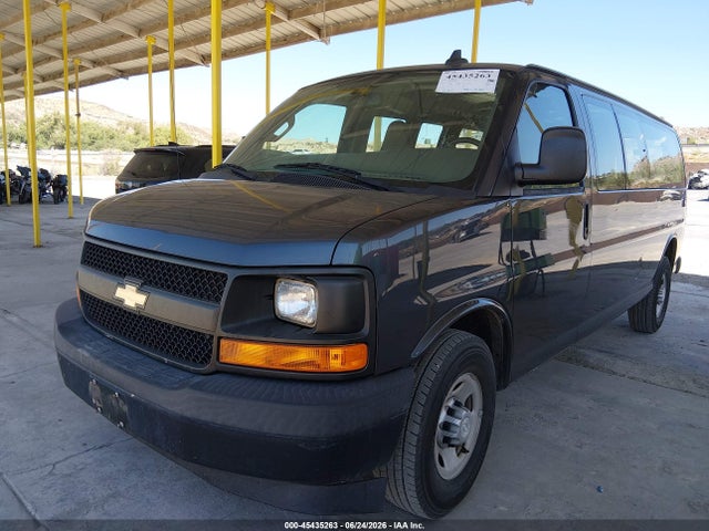 Chevrolet Express 3500 Work Van 2017 1GCZGHFF7H1246448 Image 2