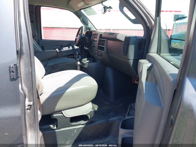 Chevrolet Express 3500 Work Van 2017 1GCZGHFF7H1246448 Image 5