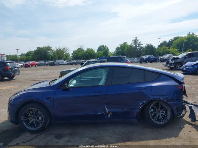 Продаж на аукціоні авто 2024 Tesla Model Y Long Range Dual Motor All-wheel Drive, vin: 7SAYGAEEXRF206209, номер лоту: 45435325