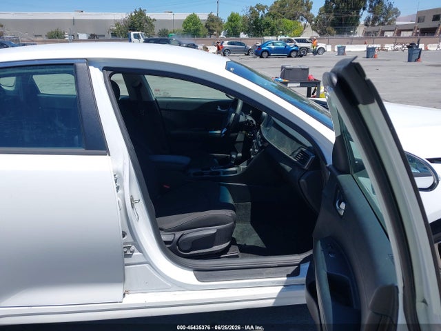 KIA Optima Lx 2018 5XXGT4L37JG264089 Image 5