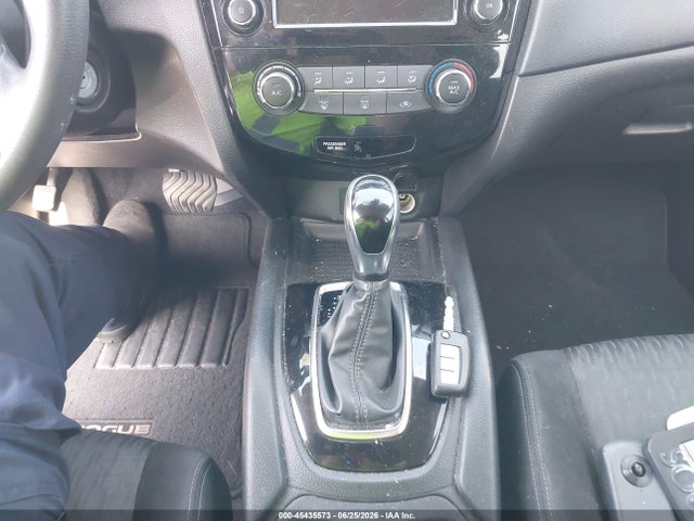 JN8AT2MT8LW038934 Nissan Rogue S Fwd