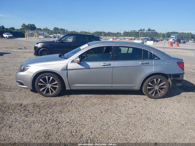 2014 Chrysler 200 Limited მანქანა იყიდება აუქციონზე, vin: 1C3CCBCG7EN151568, აუქციონის ნომერი: 45435655