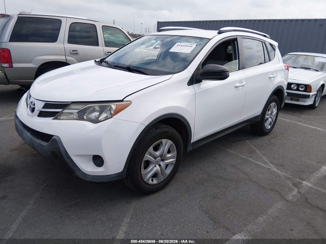 Toyota RAV4 LE 2015 JTMZFREV8FD053450 Image 2