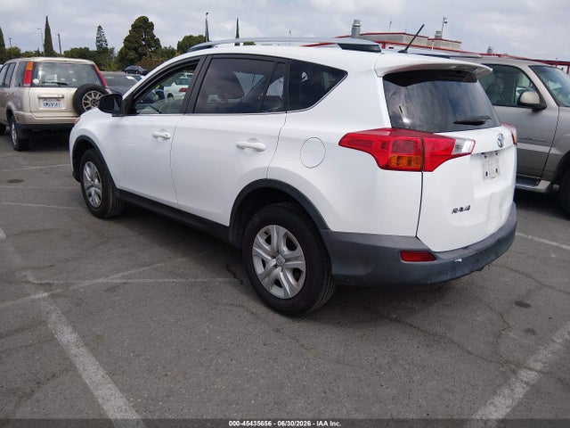 Toyota RAV4 LE 2015 JTMZFREV8FD053450 Image 3