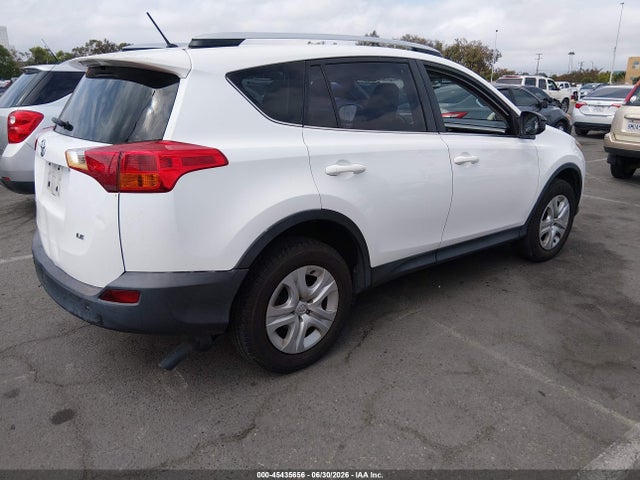 Toyota RAV4 LE 2015 JTMZFREV8FD053450 Image 4