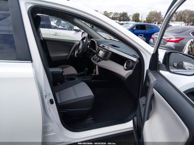 Toyota RAV4 LE 2015 JTMZFREV8FD053450 Image 5
