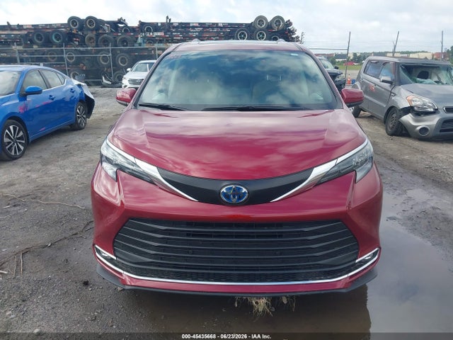 5TDYRKEC9RS215720 Toyota SIENNA XLE