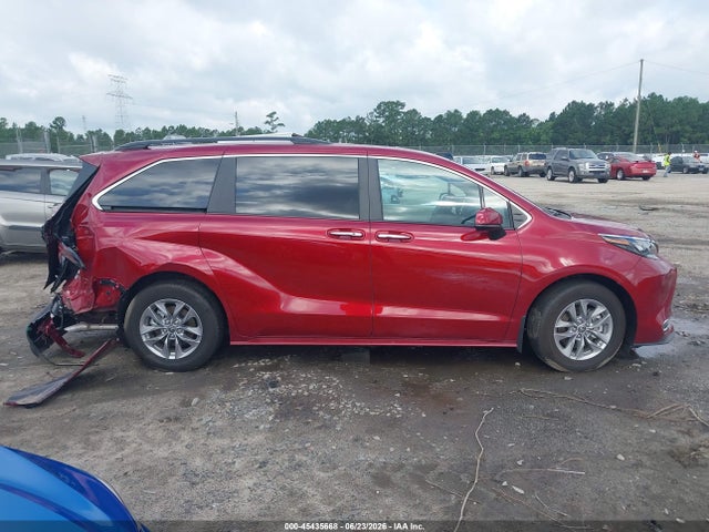 5TDYRKEC9RS215720 Toyota SIENNA XLE