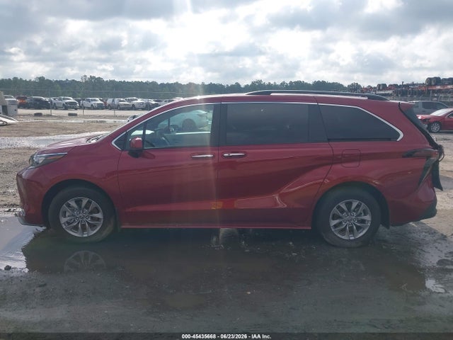5TDYRKEC9RS215720 Toyota SIENNA XLE