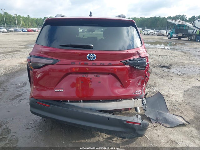 5TDYRKEC9RS215720 Toyota SIENNA XLE