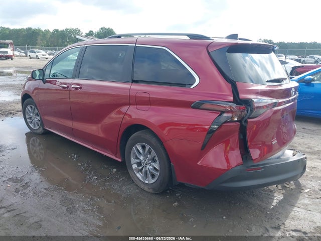 5TDYRKEC9RS215720 Toyota SIENNA XLE