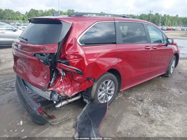 5TDYRKEC9RS215720 Toyota SIENNA XLE