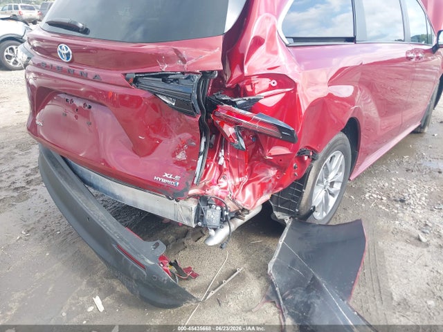 5TDYRKEC9RS215720 Toyota SIENNA XLE