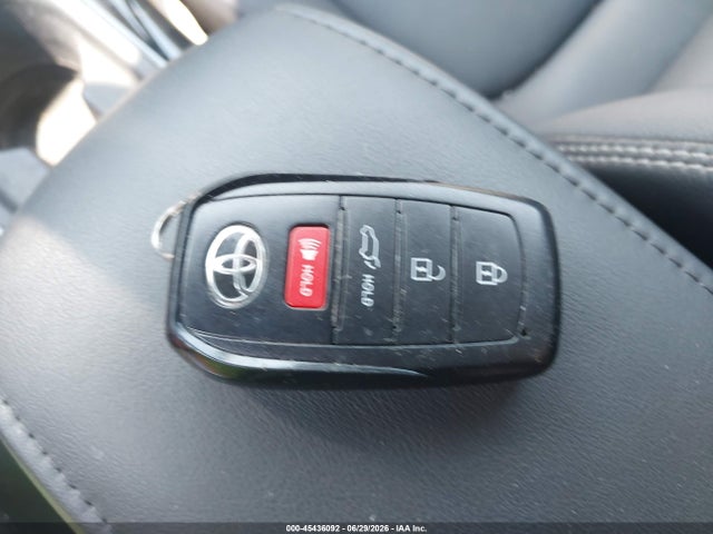 Toyota Corolla Cross Xle 2022 7MUDAABG7NV011604 Image 11