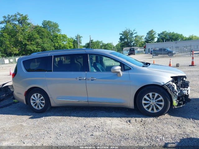 45436118 :رقم المزاد ، 2C4RC1BG9JR214121 vin ، 2018 Chrysler Pacifica Touring L مزاد بيع
