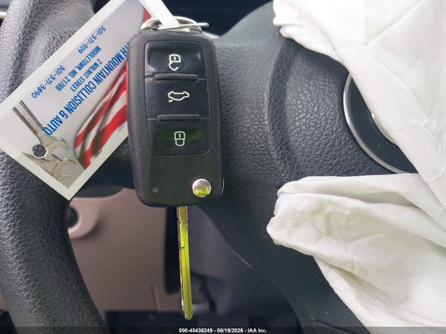 2013 Volkswagen Jetta 2.0l S მანქანა იყიდება აუქციონზე, vin: 3VW2K7AJ9DM401212, აუქციონის ნომერი: 45436249