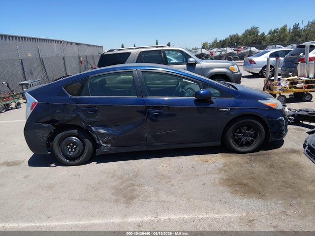 Toyota Prius Three 2014 JTDKN3DU9E0358567 Image 16