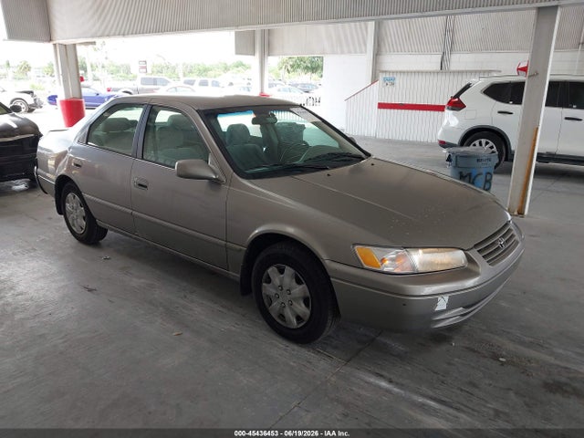 45436453 :رقم المزاد ، 4T1BG22K3XU512610 vin ، 1999 Toyota Camry Le مزاد بيع