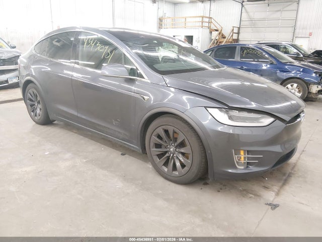 Продажа на аукционе авто 2018 Tesla Model X, vin: 5YJXCDE22JF136995, номер лота: 45436951