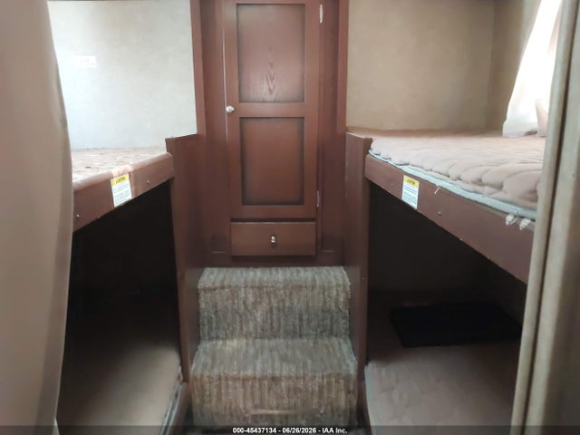 Crossroads 30' Bumper Pull 2015 4V0TC3021FJ005403 Image 11