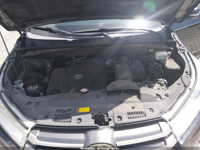 5TDKZRFH5KS565375 Toyota Highlander Xle