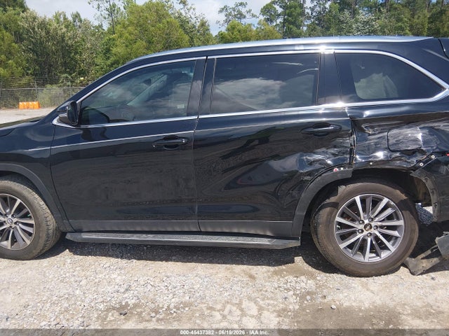 5TDKZRFH5KS565375 Toyota Highlander Xle