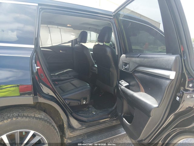 5TDKZRFH5KS565375 Toyota Highlander Xle