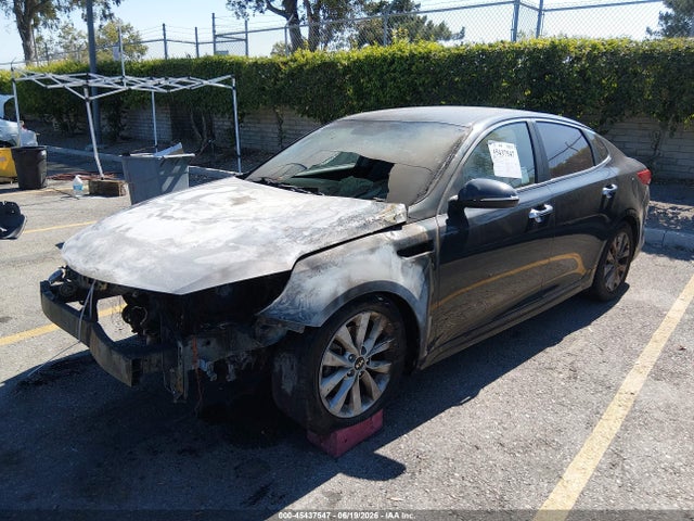 KIA Optima S 2018 5XXGT4L30JG201027 Image 2