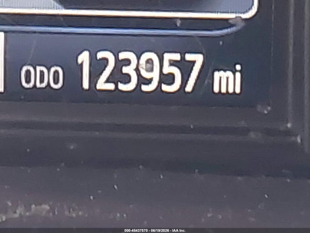 45437570 :رقم المزاد ، 5TDYK3DC3FS593720 vin ، 2015 Toyota Sienna Xle 8 Passenger مزاد بيع