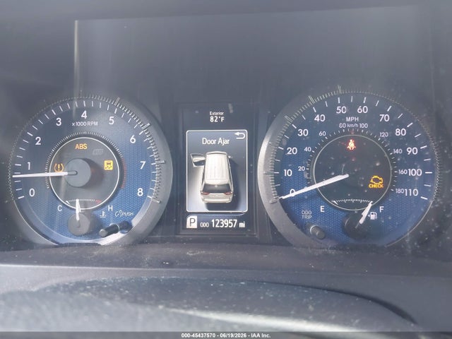 45437570 :رقم المزاد ، 5TDYK3DC3FS593720 vin ، 2015 Toyota Sienna Xle 8 Passenger مزاد بيع