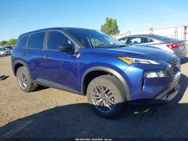 JN8AT3AB0MW206147 Nissan Rogue S Intelligent Awd