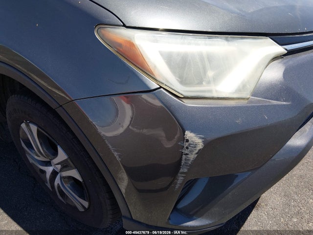 Toyota RAV4 LE 2018 2T3ZFREV8JW458607 Image 18