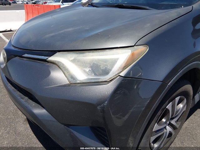 Toyota RAV4 LE 2018 2T3ZFREV8JW458607 Image 6