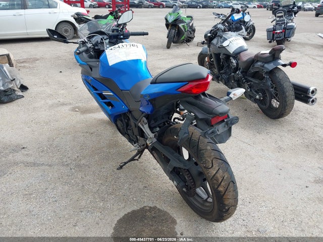 Kawasaki Ex300 B 2017 JKAEX8B18HDA33819 Image 3