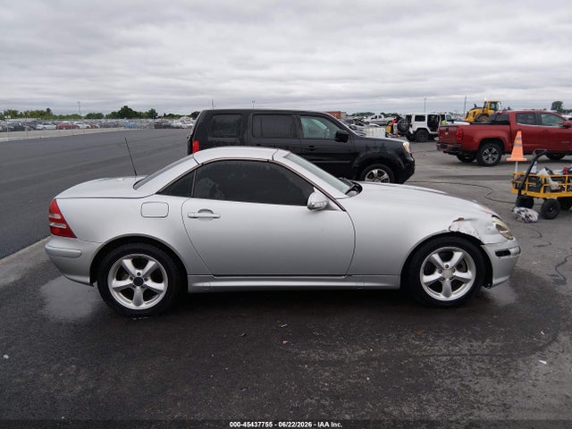 45437755 :رقم المزاد ، WDBKK65F93F282979 vin ، 2003 Mercedes-benz Slk 320 مزاد بيع