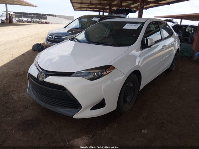 Toyota COROLLA LE 2018 2T1BURHE3JC034068 Image 2