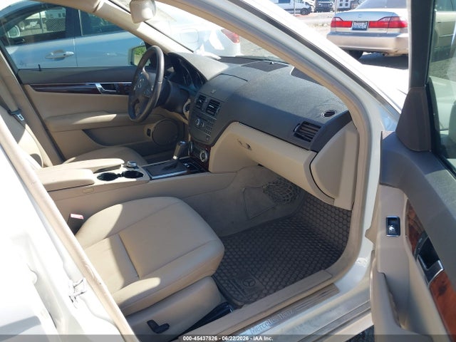 45437826 :رقم المزاد ، WDDGF8BBXAA908399 vin ، 2010 Mercedes-benz C 300 مزاد بيع