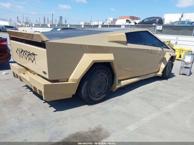 7G2CEHEE0SA060392 Tesla Cybertruck