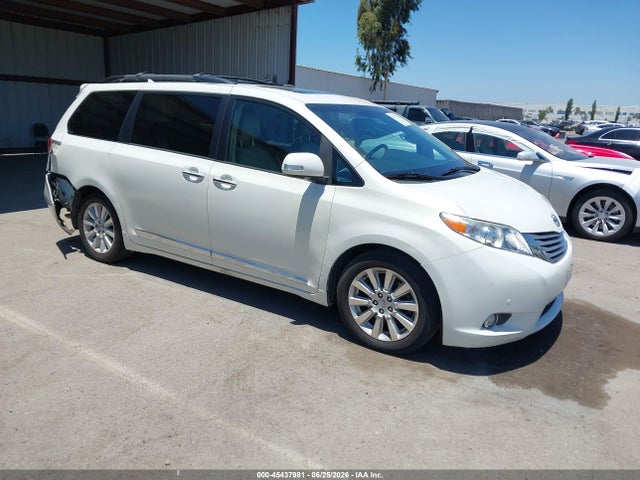 45437981 :رقم المزاد ، 5TDYK3DC6DS372979 vin ، 2013 Toyota Sienna Limited V6 7 Passenger مزاد بيع