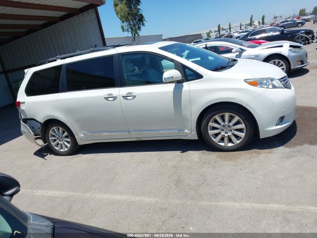 45437981 :رقم المزاد ، 5TDYK3DC6DS372979 vin ، 2013 Toyota Sienna Limited V6 7 Passenger مزاد بيع