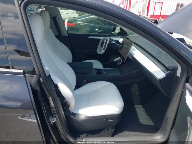 2024 Tesla Model Y Long Range Single Motor Rear-wheel Drive/rwd მანქანა იყიდება აუქციონზე, vin: 7SAYGDED3RF103416, აუქციონის ნომერი: 45438016