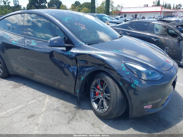 2024 Tesla Model Y Long Range Single Motor Rear-wheel Drive/rwd მანქანა იყიდება აუქციონზე, vin: 7SAYGDED3RF103416, აუქციონის ნომერი: 45438016