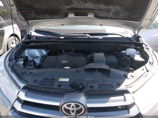 Toyota Highlander Le 2019 5TDBZRFH0KS747792 Image 10