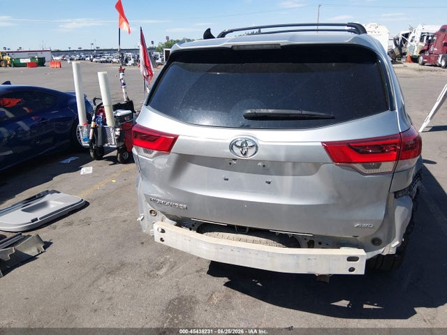 Toyota Highlander Le 2019 5TDBZRFH0KS747792 Image 17