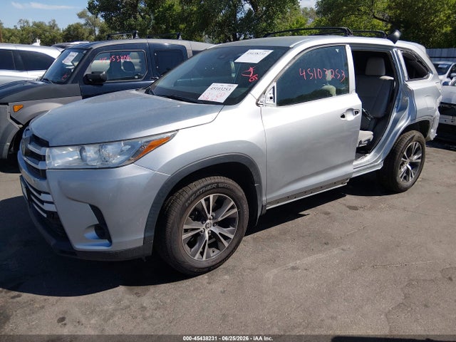 Toyota Highlander Le 2019 5TDBZRFH0KS747792 Image 2